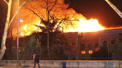 Galatasaray Üniversitesi'nin Tarihi Binası da Yandı