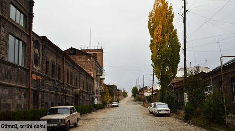 İki Bölge, İki Şehir ve Taştan Yapılar