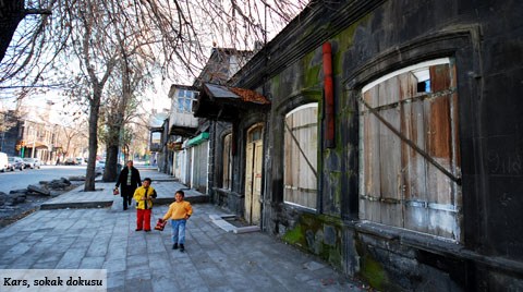 İki Bölge, İki Şehir ve Taştan Yapılar