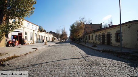 İki Bölge, İki Şehir ve Taştan Yapılar