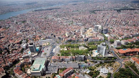 Taksim'de Ezber Bozan Siyaset!