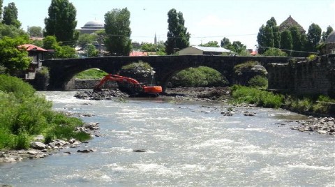 Tarihi Taş Köprü Restore Ediliyor