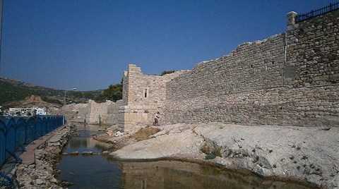 Foça Surları Yeniden Yükseliyor