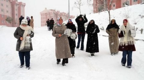 TOKİ Sakinlerinden Yol Eylemi