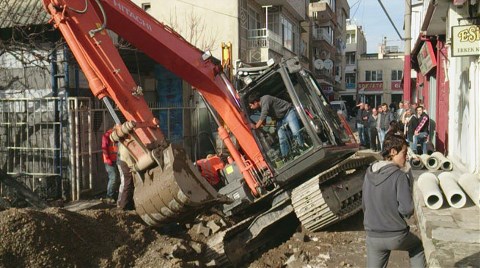 Kendi Kazdığı Çukura Düştü!