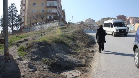 Kaldırımsız Yol İsyan Ettirdi!