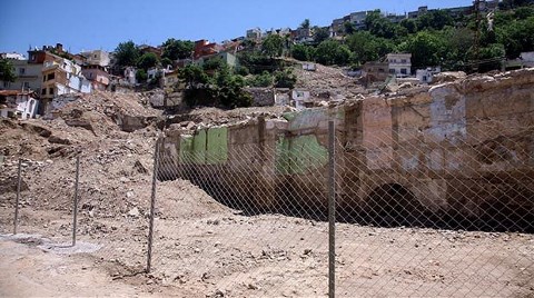 Antik Roma Tiyatrosu'na Tel Örgülü Koruma