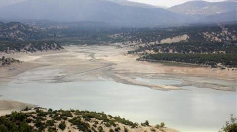 Korkuteli Sulama Barajının Dibi Göründü