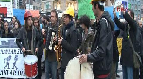 Kadıköy'de 'Cumhurbaşkanlığı Sarayı' Protestosu