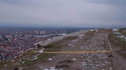 Tarihi Osmanlı Kalesi Çöktü