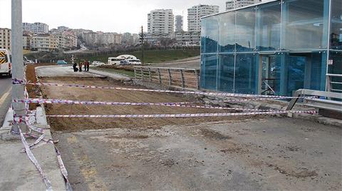 Yılı Dolmadan Yolu Çöktü