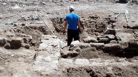 Yıkılan Okulun Temelinden "Tarih" Çıktı!