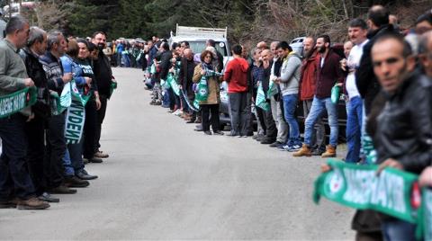 Keşif Heyetine 1.5 Kilometrelik İnsan Zinciri ile Karşılama