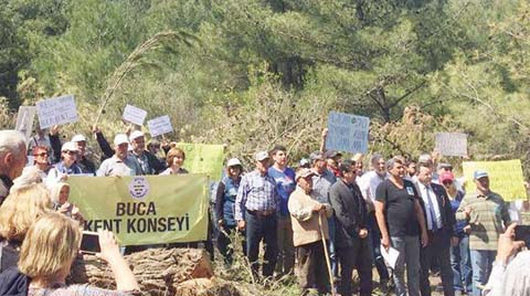 İzmir Urla'daki Direniş Ağaç Kesimini Engelledi