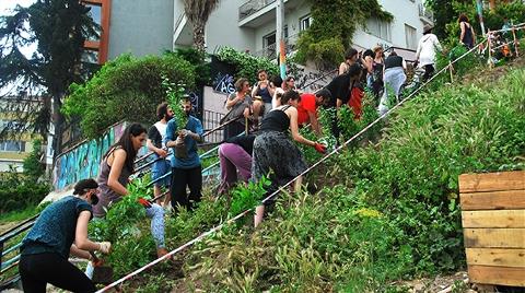 Roma Bostanı İnsanları Toprakla Buluşuyor