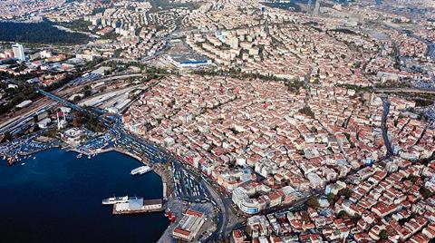 Fırtına, Kadıköy'de İnşaat İskelesini Devirdi