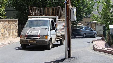 Elektrik Direği, Genişletilen Yolun Ortasında Kaldı