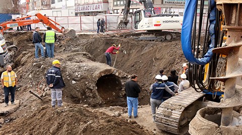 Alt Geçit Çalışmasında Kemerli Taş Köprü Bulundu