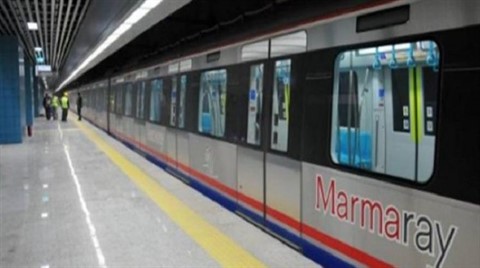 Marmaray'da Bir Kişi Raylara Düştü