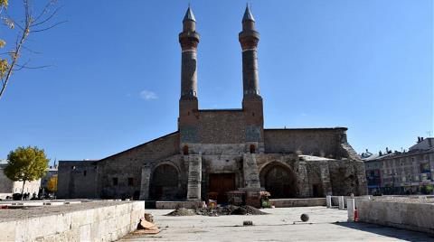 Tarihi Medrese'nin Altındaki Geçit Değil Altyapı