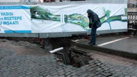 Tarihi Köprü Yakınındaki Yol Çöktü