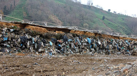 Duvar Çalışmasıyla "Çöp Dağı" Ortaya Çıktı