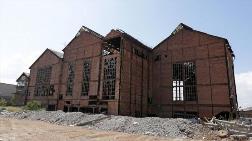 İzmir'deki Tarihi Elektrik Fabrikası Arazisiyle Birlikte Satılıyor