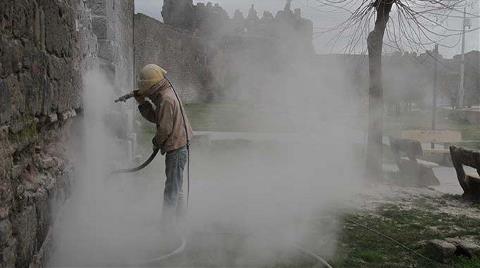 Diyarbakır'daki Tarihi Surlar Duvar Yazılarından Arındırılıyor