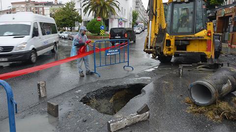 Avcılar’da Yol Çöktü