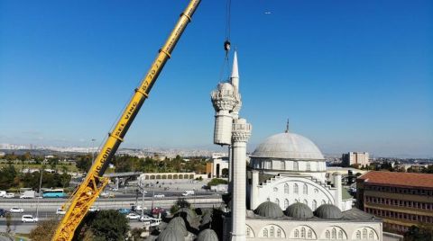 Depremde Yıkılan Minarede Malzemeden Çalmışlar