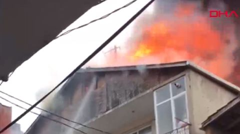 Üsküdar'da Çatı Yangını