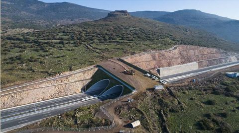 Otoyolla Kesişen Antik Yol Çelik Köprüyle Korundu