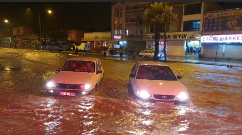 Adana’da Cami Hoparlörlerinden Sağanak Uyarısı Yapıldı