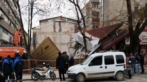 Sakarya'da Bina Çöktü