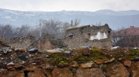 6.8'lik Depremde Kemal Sunal'ın Doğduğu Ev de Yıkıldı