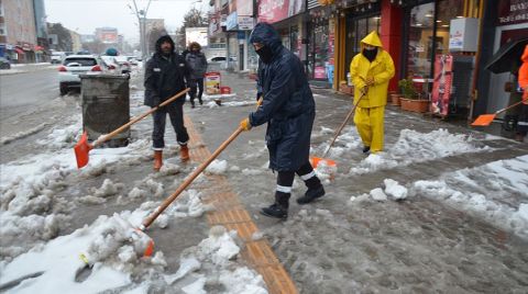 Doğu'da 258 Yerleşim Birimine Ulaşım Sağlanamıyor