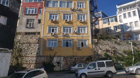 Altı Tarih, Üstü Otel