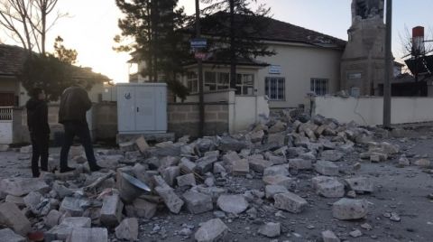 Konya’da Fırtına Minareleri Devirdi, Çatıları Uçurdu