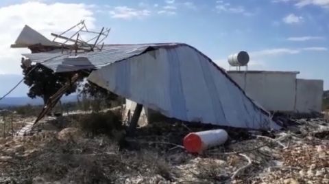 Mersin'de Fırtına Cami Çatısını Uçurdu