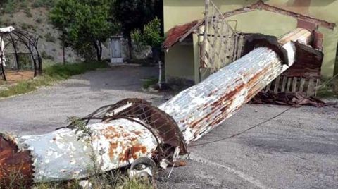 Ankara'da Rüzgar, Cami Minaresini Yıktı