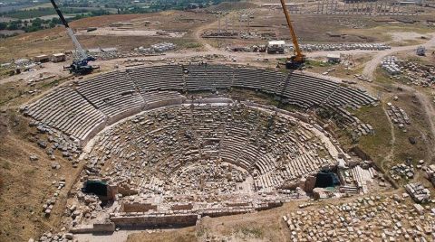 Laodikya Tiyatrosu Ziyaretçilerini Ağırlamaya Hazırlanıyor