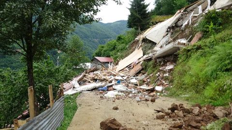 Karadeniz'de Sağanak, Sel ve Heyelana Yol Açtı