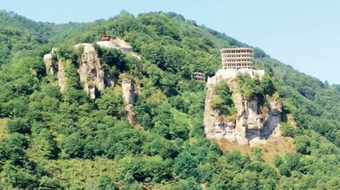 Büyükkaya Tepesi Üzerinde Tartışmalı Otel İnşaatı