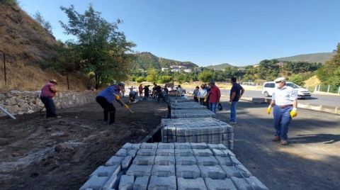 Belediye Çağrı Yaptı, Halk Parke Taşı Döşedi