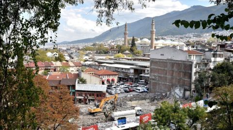 Ulu Cami Çevresindeki Eski Yapılar Yıkılıyor