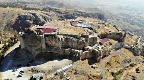 Harput Kalesi Kazılarında 110 Bin Adet Obje Çıktı