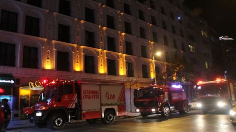 Şişli'de Eski Adliye Binasında Yangın