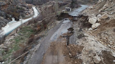 Konya'da Yol Çöktü