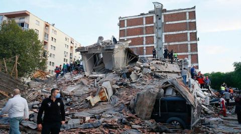 İzmir Depreminde Hasar Gören Evlerin Acilen Terk Edilmesi İstendi