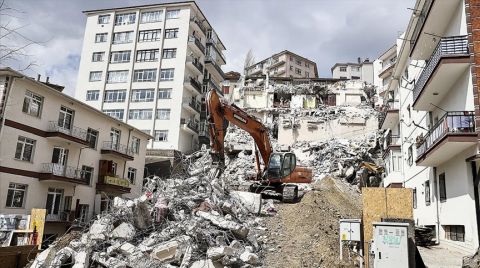 Ankara'da Çökme Riski Bulunan Bölgede Tahliye Çalışmaları Sürüyor